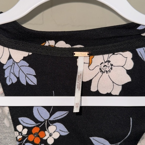 Free People shirt Saturday night black floral wrap top XS MWT stretch - Picture 3 of 6